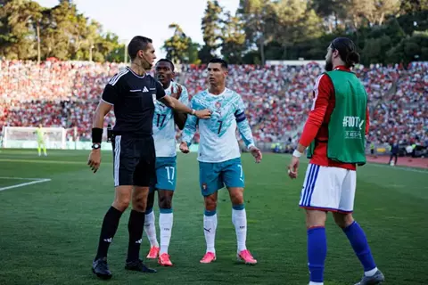 "بعد طرده أمام تشيلي".. هل يغيب لياو عن البرتغال في افتتاح كأس العالم؟ (لائحة)